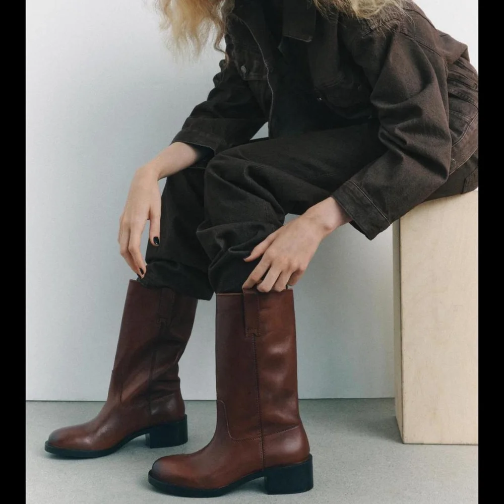 boots - Picture 2 of 8